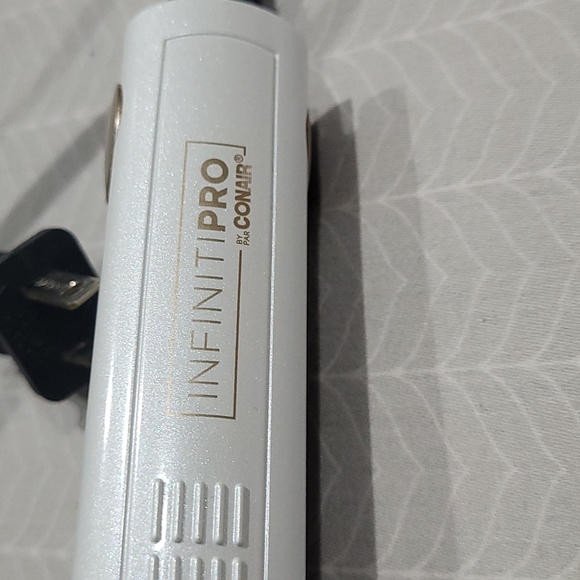 ConAir InfinitiPro Compact Hair Straightener - Picture 3 of 4